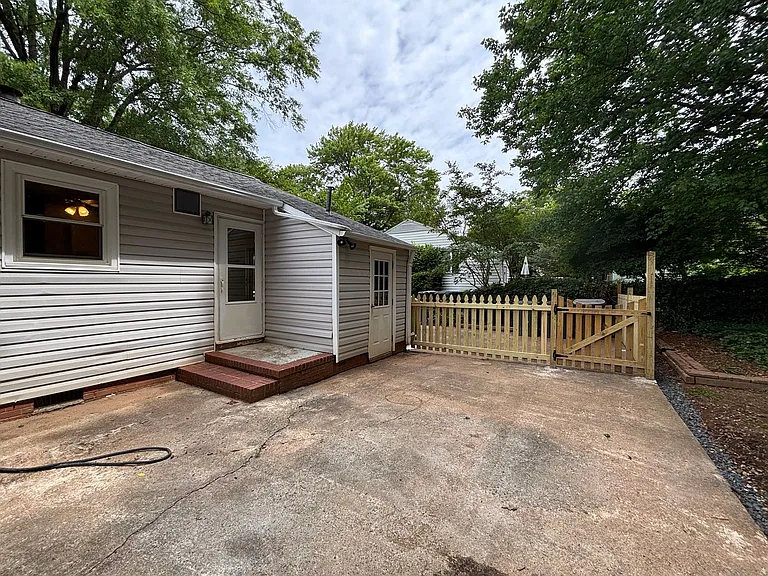 505 Crestwood Dr — Photo 13