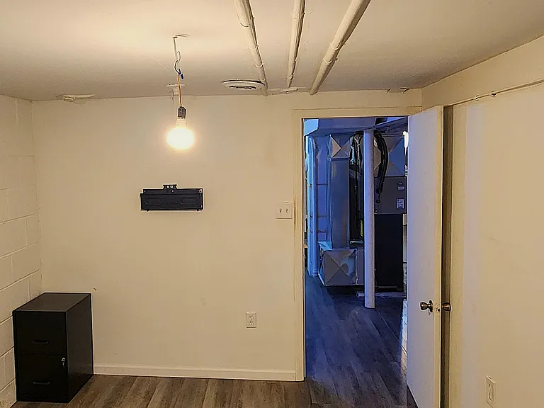 612 S 61st St — Photo 10
