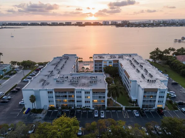 1502 S Lakeside Drive #204, Lake Worth Beach, FL 33460