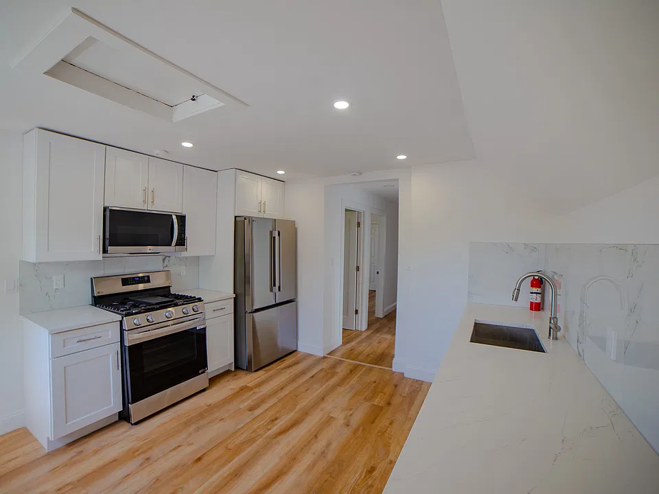 10 S 14th Ave #3