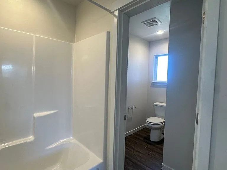 944 NE Paula Dr — Photo 14