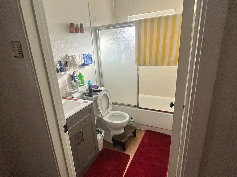 582 E H St #4 — Photo 6