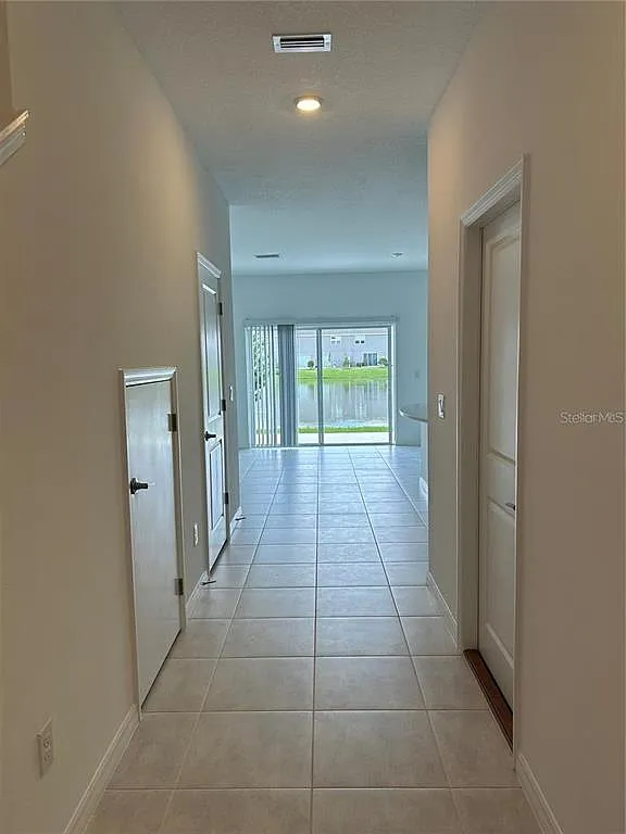 3 bed, 2.5 bath, 1373 sqft, $2,150 — Photo 2