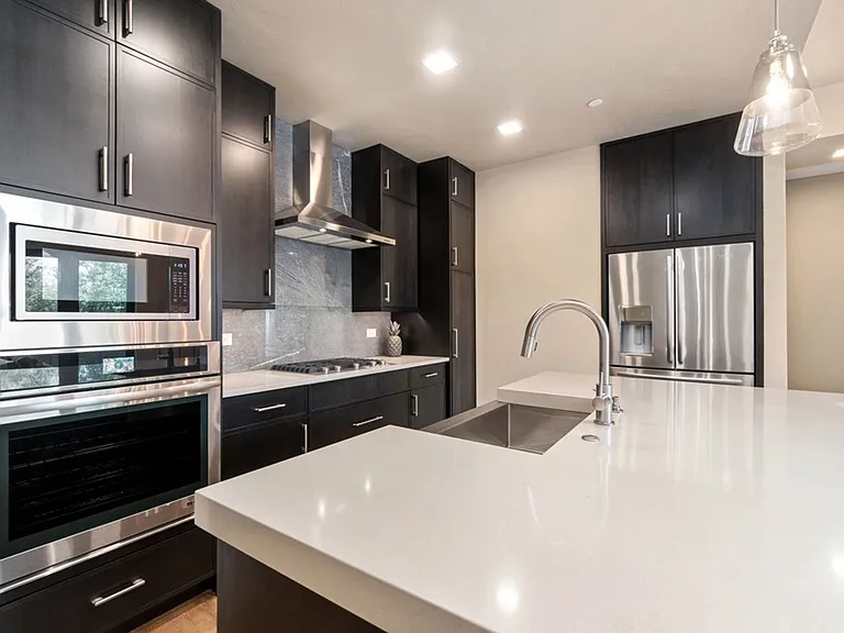 302 N Meldrum St #204 — Photo 15