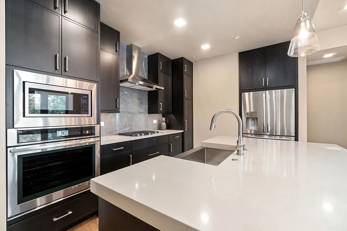 Building Photo - 302 N Meldrum St #204