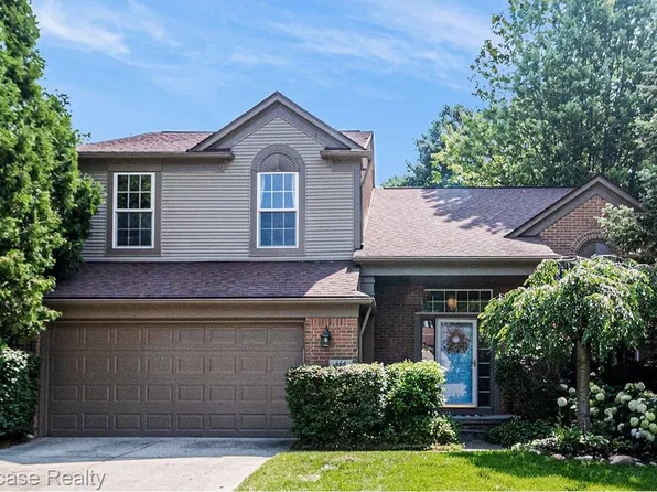 844 Wood Run, South Lyon, MI 48178