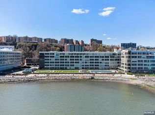 9 Somerset Ln UNIT 401, Edgewater, NJ 07020