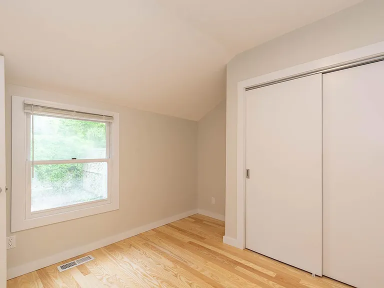 208 S Rogers St — Photo 9