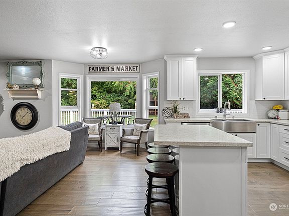 5th image of 11825 114th Avenue E