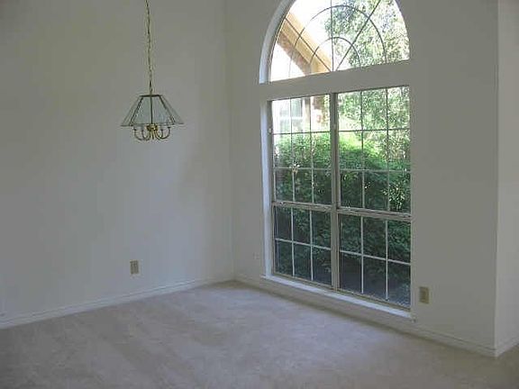 3rd image of 4204 Norway Ln