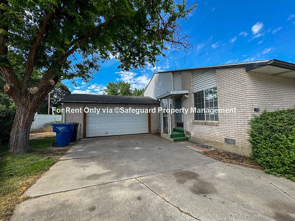 1906 E Jeremy Ct
