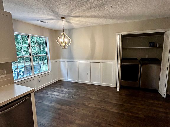 3rd image of 485 Courtland Dr