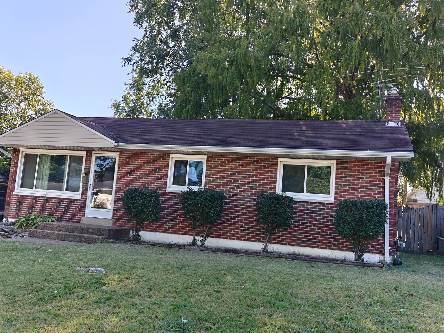 3 bed, 1.5 bath, 1100 sqft, $1,700 — Photo 1