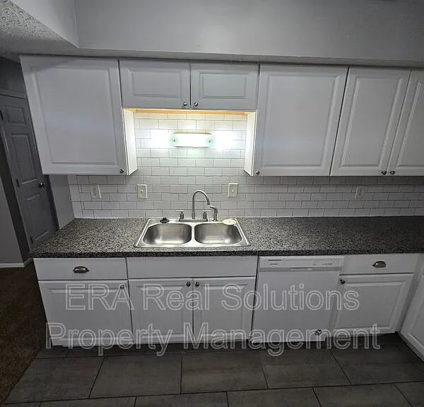 2721 Charles Dr — Photo 10