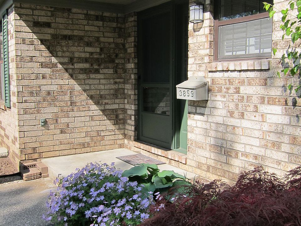 2nd image of 3825 Greenleaf Cir