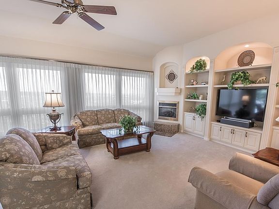 3rd image of 505 Sumack Dr W