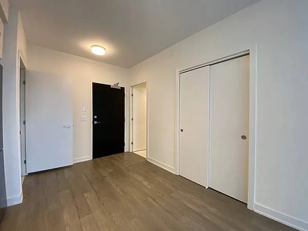 212 King William St #404 — Photo 4