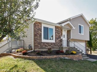 2429 Danbury Dr, Woodridge, IL 60517
