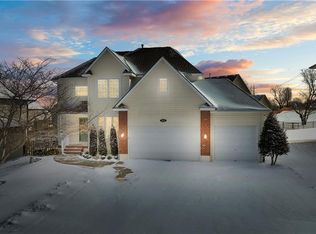 1405 NE Whitestone Dr, Lees Summit, MO 64086