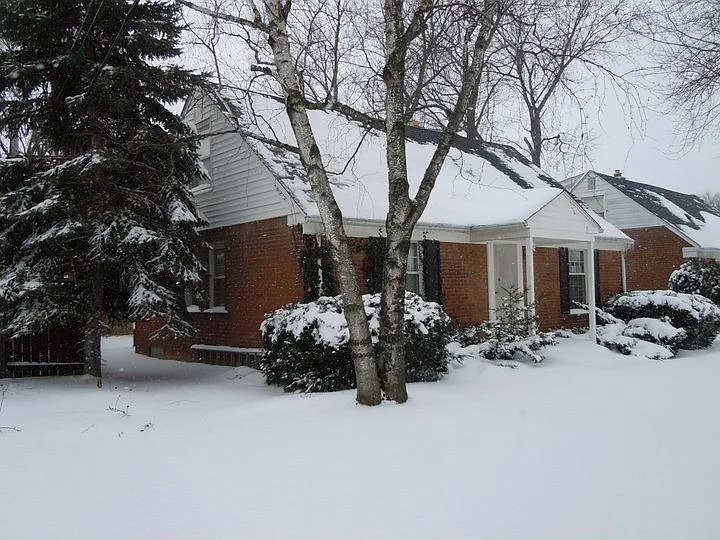 1772 Penistone Rd photo 1