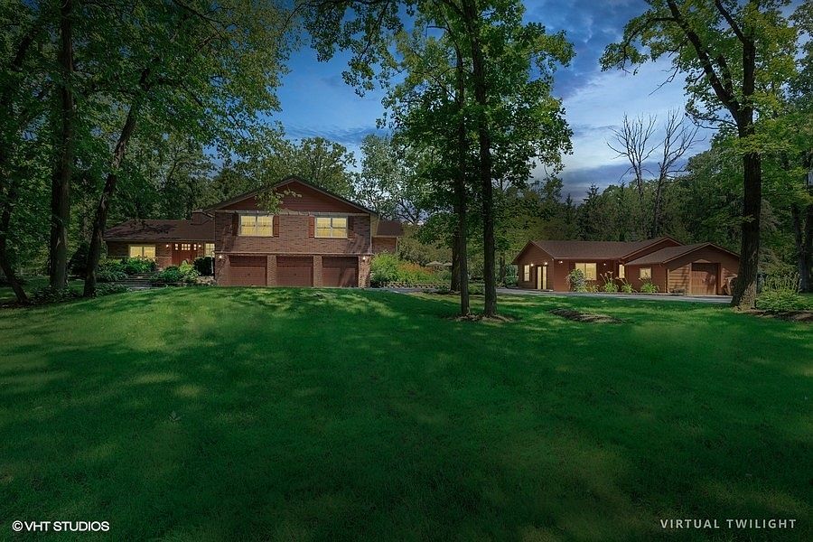 1st image of 837 Hawthorne Ln