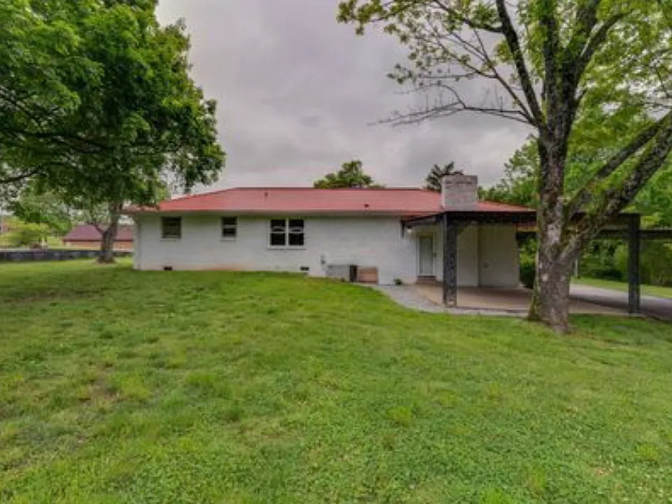 101 Hatfield Ln