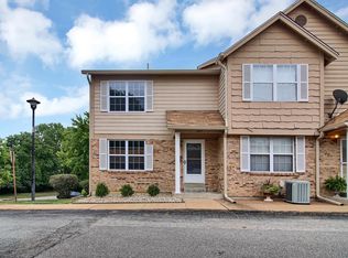 265 Carmel Woods Dr, Ellisville, MO 63021