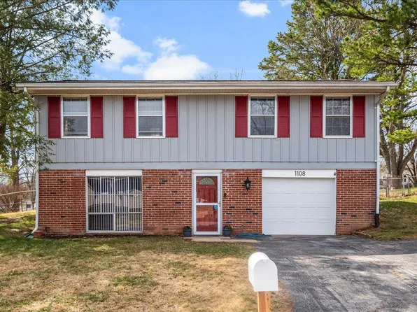 1108 Dauphine Ln, Ballwin, MO 63011