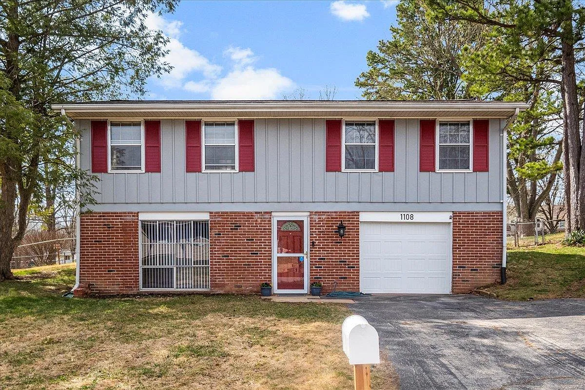 1108 Dauphine Ln photo 1