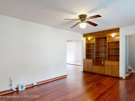 3rd image of 334 N Magnolia Ave