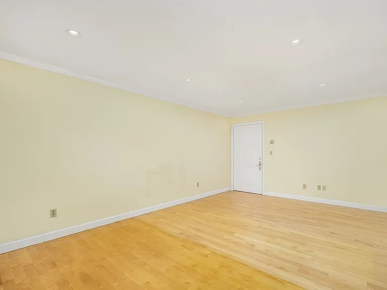 49 Washington St #2 — Photo 2