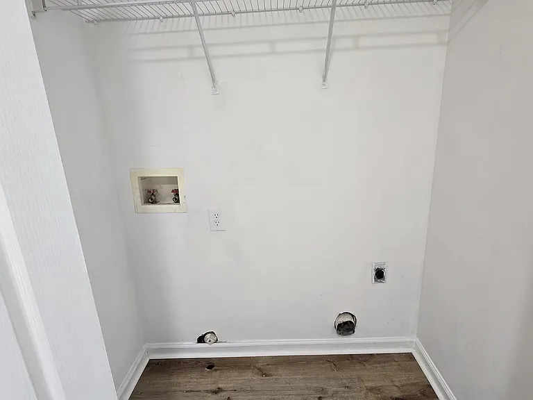 3902 Elizabeth Glen Way — Photo 16