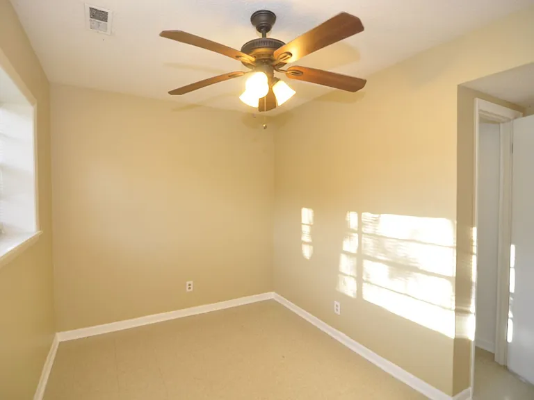 2221 Euclid Rd NW — Photo 7