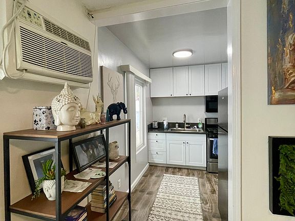 4th image of 2150 N Beachwood Dr #12