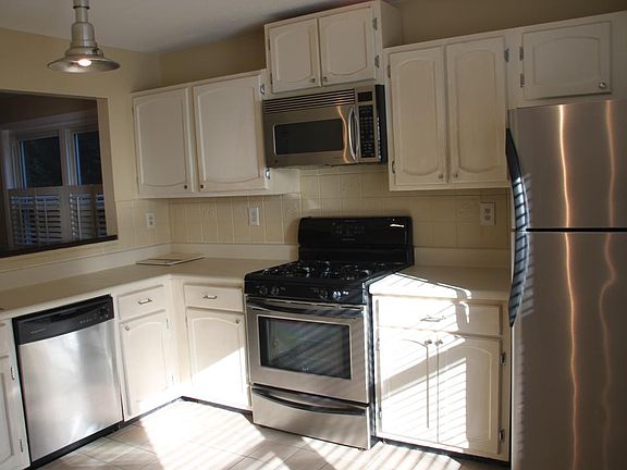 3rd image of 5208 Laurel Bridge Dr SE