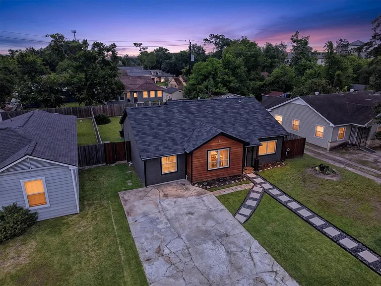 3863 Arbor St — Photo 3