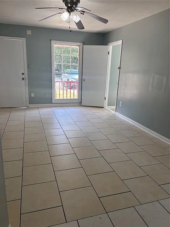 4 bed, 1.0 bath, 1225 sqft, $1,450 — Photo 4