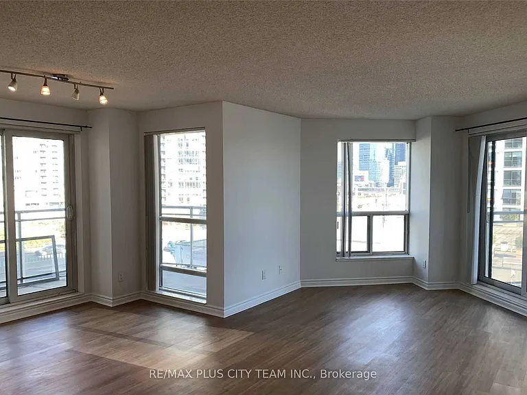 410 Queens Quay W #709 — Photo 2