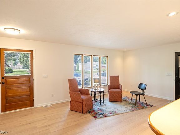 4th image of 1133 3rd St SW