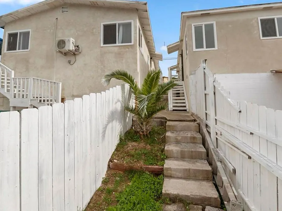 2774 - 2780.5 Vista Way