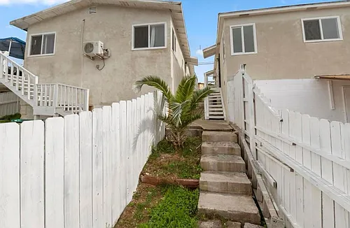 2774 - 2780.5 Vista Way Photo 1 2774 - 2780.5 Vista Way Photo 1