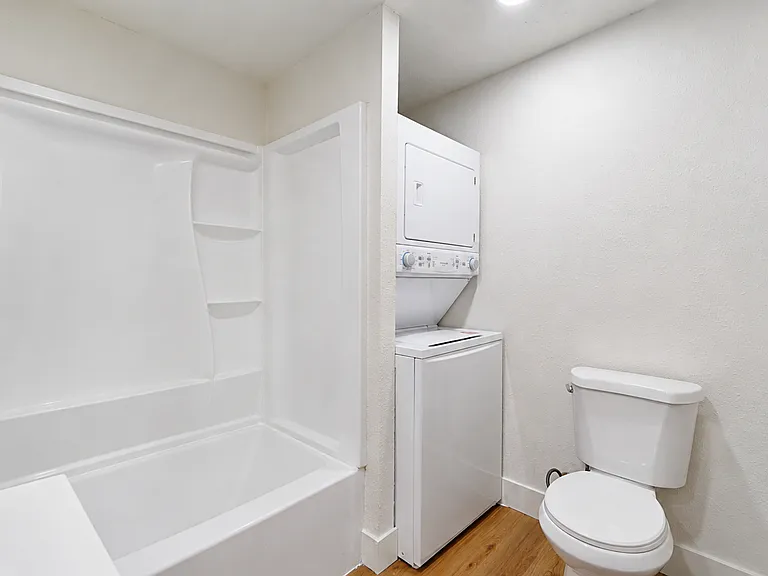 669 E G St — Photo 13