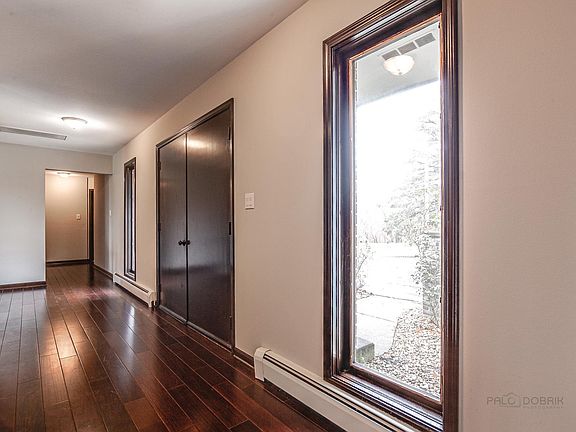 4th image of 8 Edward Ln
