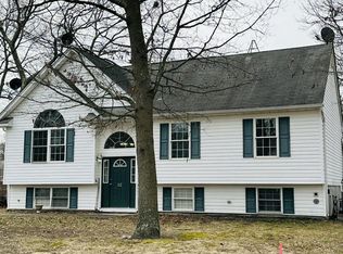 62 Franklin Ave, Mastic, NY 11950