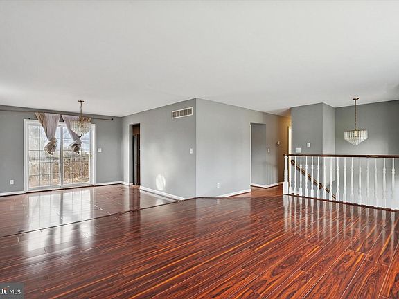 4th image of 2376 Thomas Ave