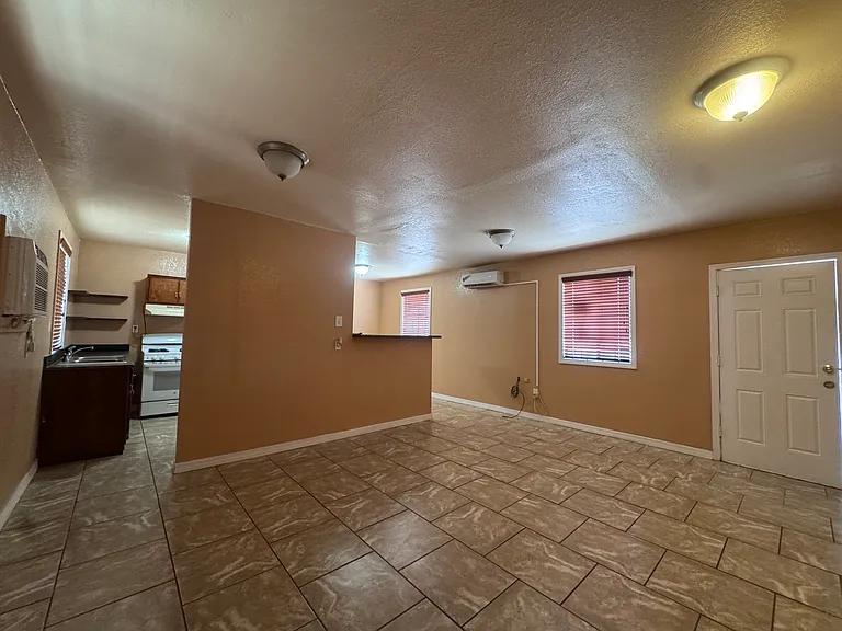 238 E Rice St — Photo 9