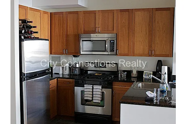 Rented by City Connections Realty | media 4