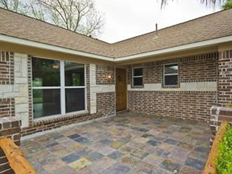 5333 Westminster Dr — Photo 2