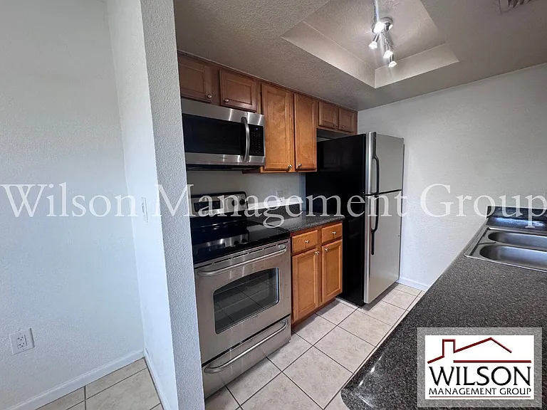 115 E Smith St #8 — Photo 7