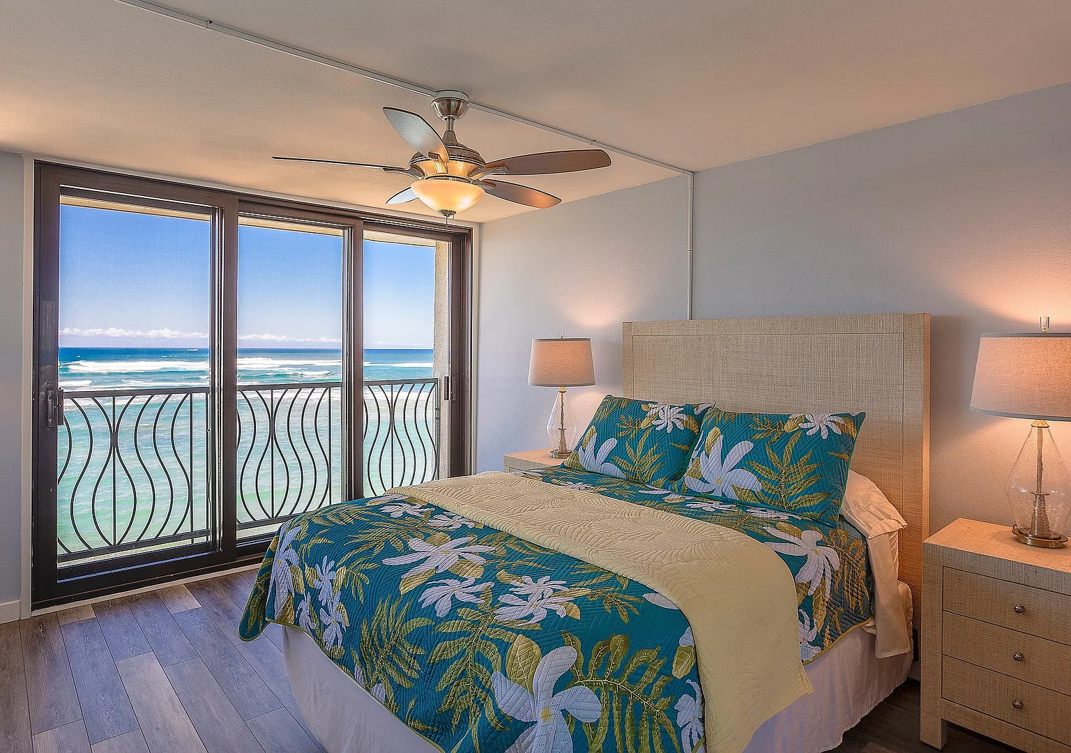 Penthouse - Beach Front End Unit Furnished 2/2/1pkg Condo — Photo 1
